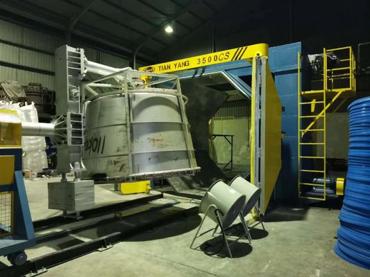 satın al Çin'de Plastik Ürün Üretim Makinesi Mekik Rotomolding Makinesi 3500 Otomatik Plastik Kalıplama Makinesi Çevrimiçi üretim